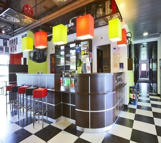 Enzo Metz Sud By Kyriad Direct Hotel